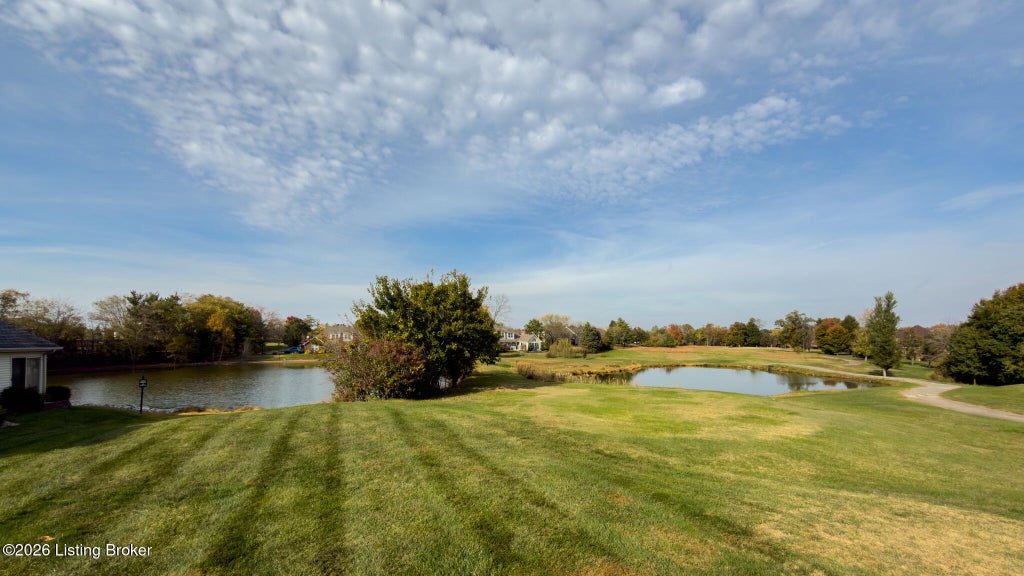 Photo of 8101 Sawgrass Ct, Louisville, KY 40291 (MLS # 1733072)