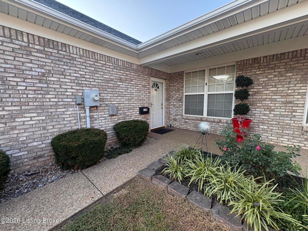 Photo of 134 Shawnee Ct, Shepherdsville, KY 40165 (MLS # 1728017)