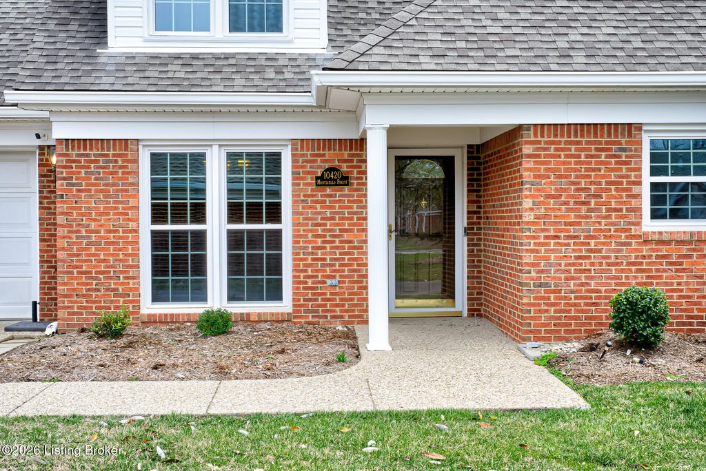 Photo of 10420 Monticello Forest Cir, Louisville, KY 40299 (MLS # 1711356)