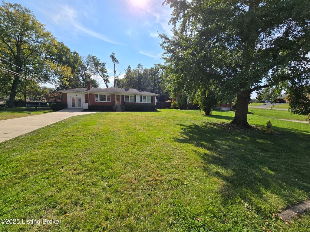 Photo of 8902 Zabel Way, Louisville, KY 40291 (MLS # 1712326)