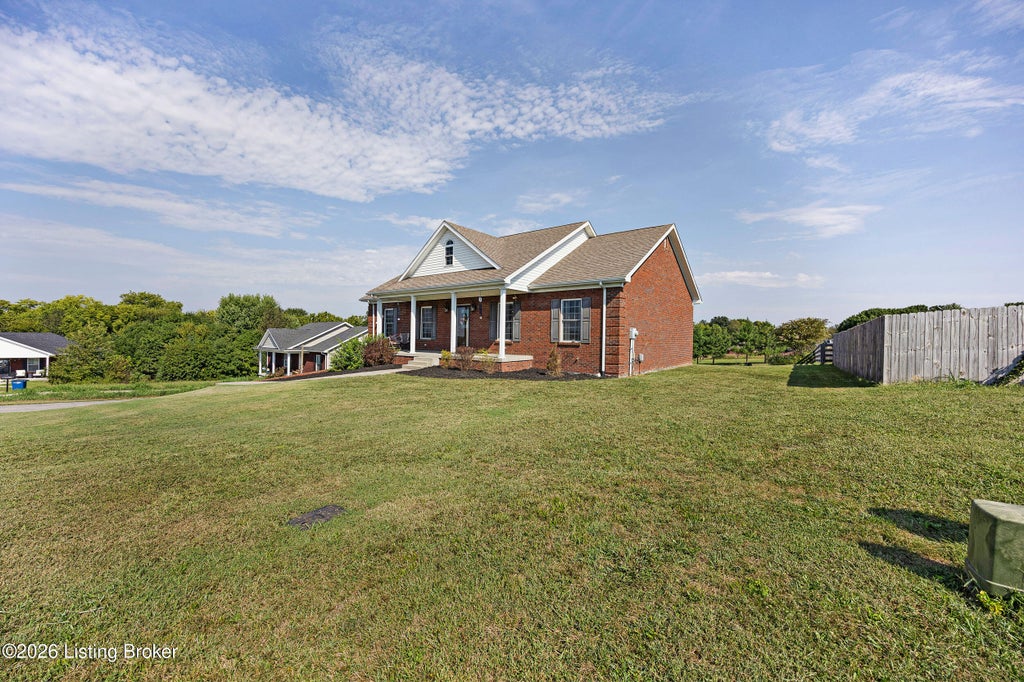 Photo of 102 Comanche Ct, Bloomfield, KY 40008 (MLS # 1729557)
