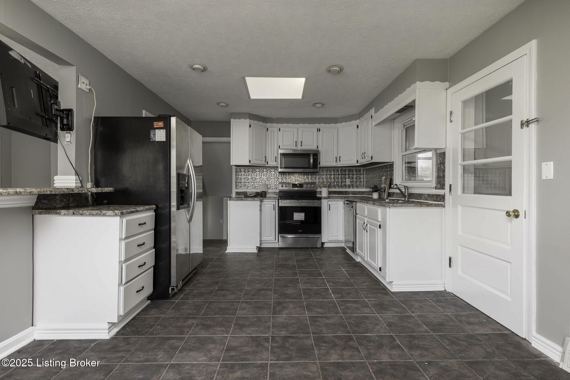 10606 Emma Jean Way, Louisville, Pennsylvania image 6