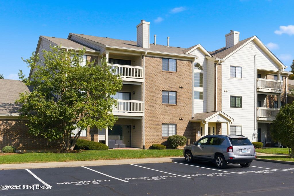 Photo of 3801 Yardley Ct #101, Louisville, KY 40299 (MLS # 1714339)