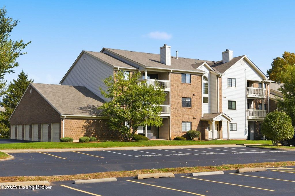 Photo of 3801 Yardley Ct #101, Louisville, KY 40299 (MLS # 1714339)