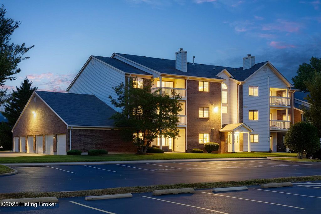 Photo of 3801 Yardley Ct #101, Louisville, KY 40299 (MLS # 1714339)