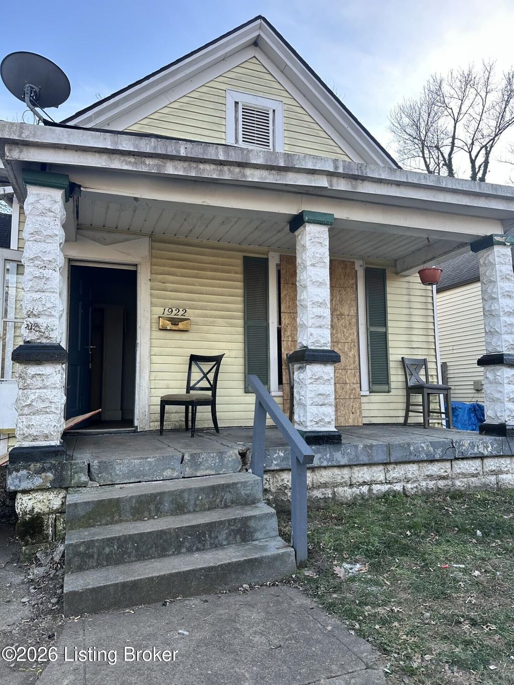 Photo of 1922 Rowan St, Louisville, KY 40203 (MLS # 1718143)