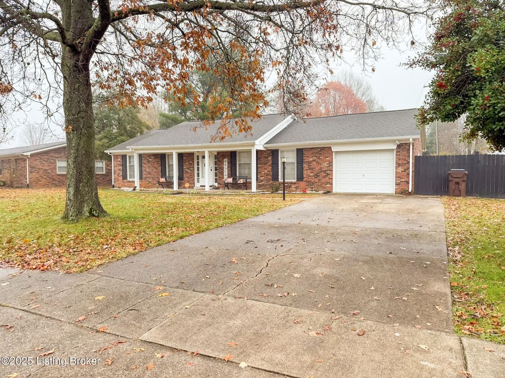 Photo of 301 Foxtail Rd, Versailles, KY 40383 (MLS # 1703712)