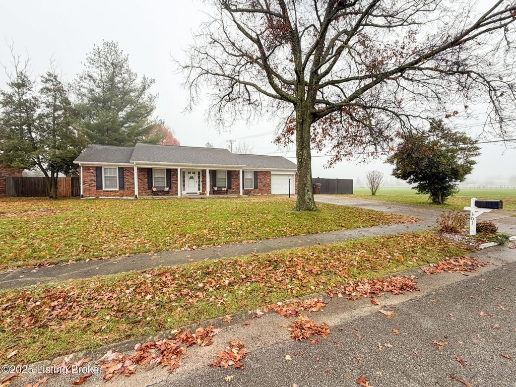 Photo of 301 Foxtail Rd, Versailles, KY 40383 (MLS # 1703712)