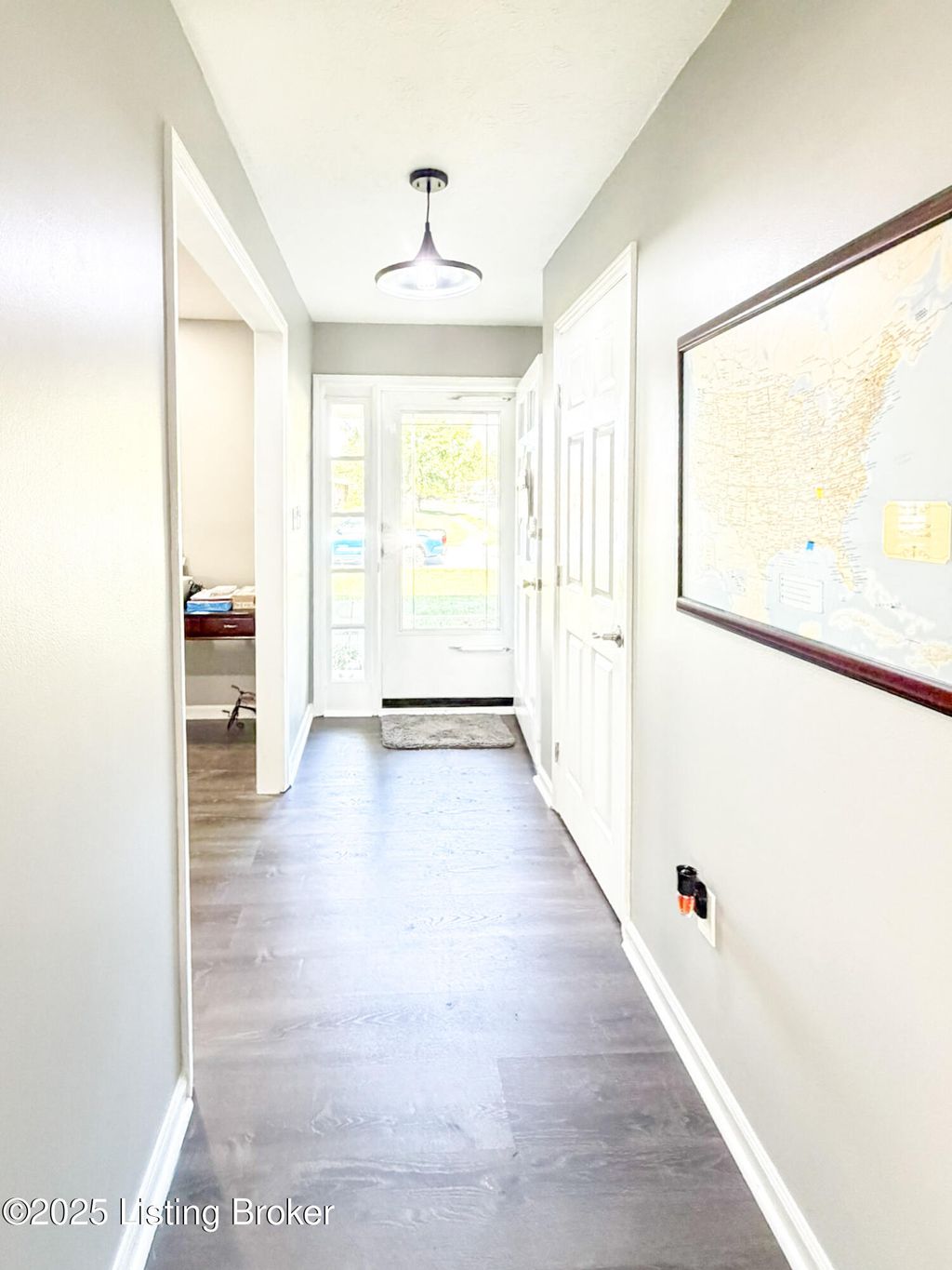 Photo of 301 Foxtail Rd, Versailles, KY 40383 (MLS # 1703712)