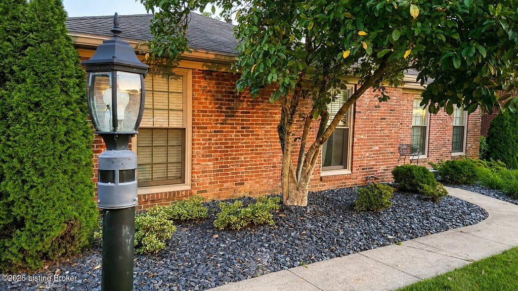 Photo of 9402 Tiverton Way, Louisville, KY 40242 (MLS # 1727509)