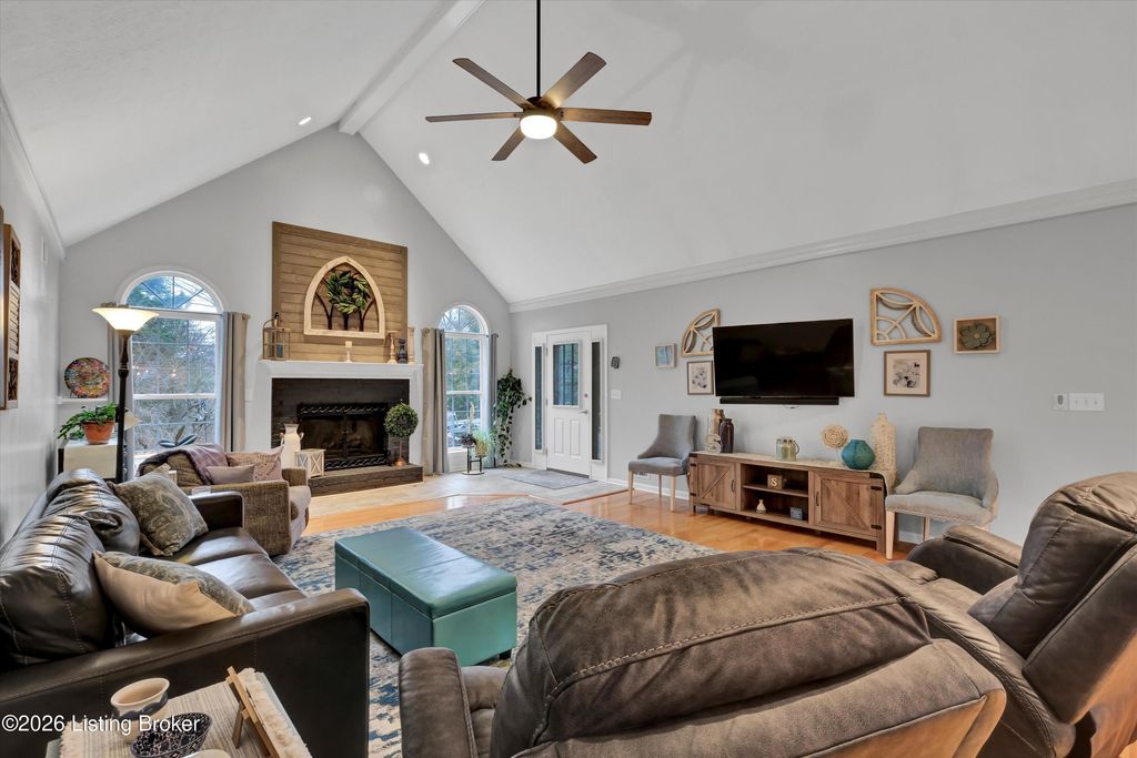 Photo of 8801 Fox Chase Pl, Louisville, KY 40228 (MLS # 1707239)