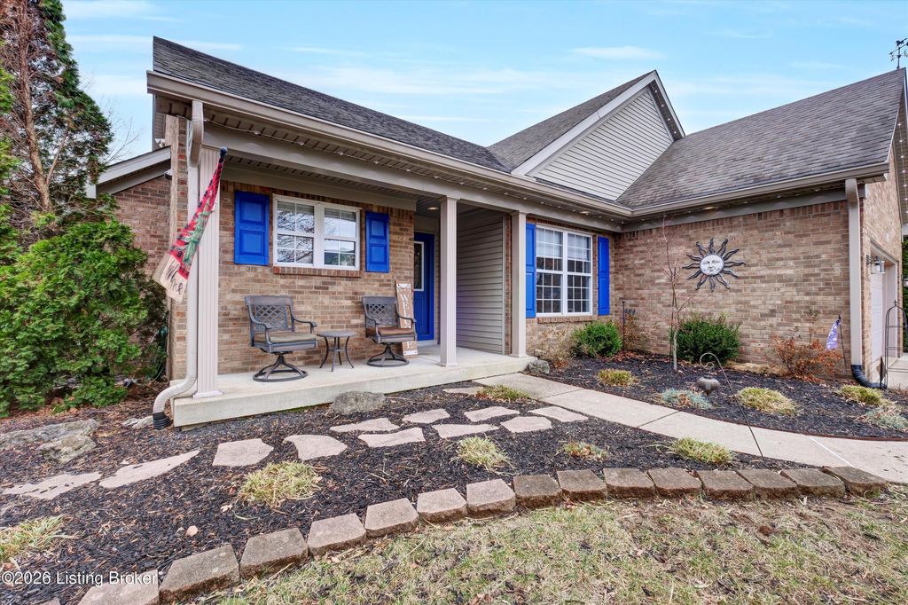 Photo of 8801 Fox Chase Pl, Louisville, KY 40228 (MLS # 1707239)