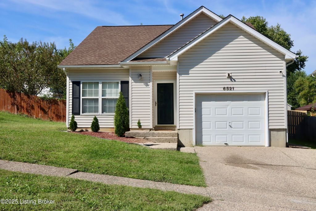 Photo of 6521 Bridleview Cir, Louisville, KY 40228 (MLS # 1700498)