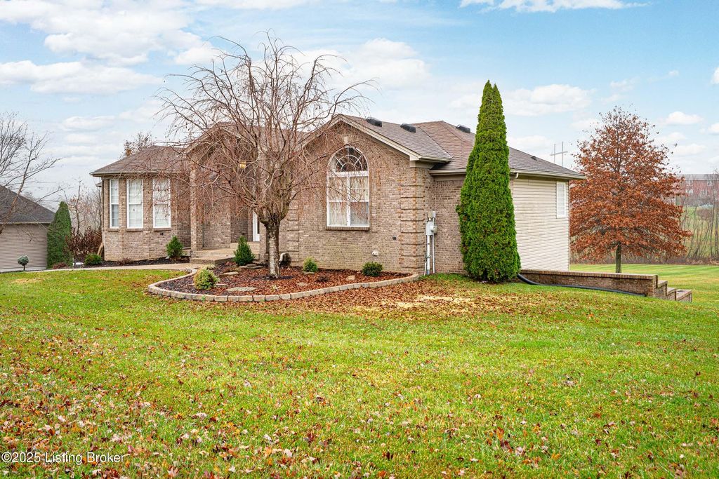 Photo of 1811 Shelbyville Rd, Taylorsville, KY 40071 (MLS # 1703915)