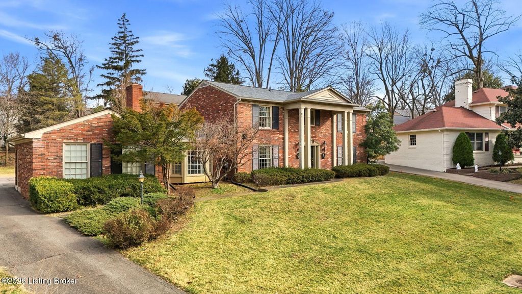 Photo of 3003 Shallcross Way, Louisville, KY 40222 (MLS # 1707966)