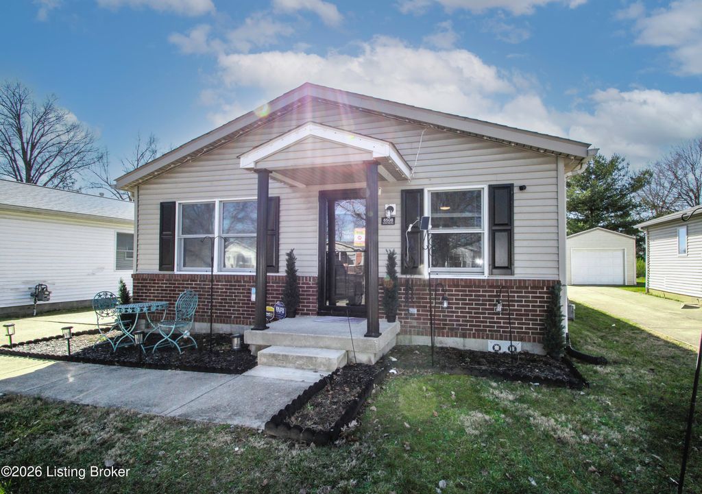 Photo of 6508 Jennifer Valley Way, Louisville, KY 40258 (MLS # 1709633)