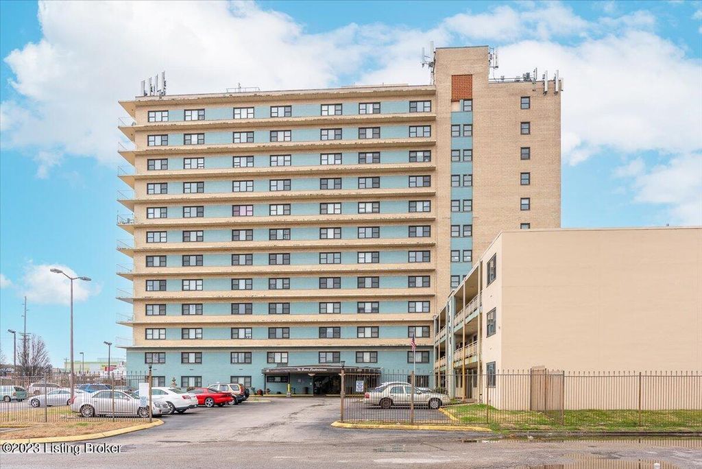 Photo of 3320 Bardstown Rd #APT V17, Louisville, KY 40218 (MLS # 1708816)