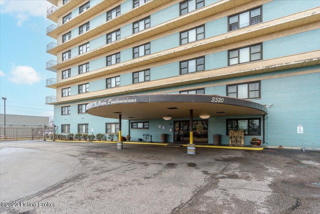 Photo of 3320 Bardstown Rd #APT V17, Louisville, KY 40218 (MLS # 1708816)