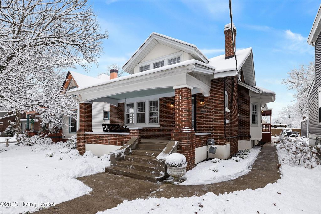 Photo of 1750 Fernwood Ave, Louisville, KY 40205 (MLS # 1704583)