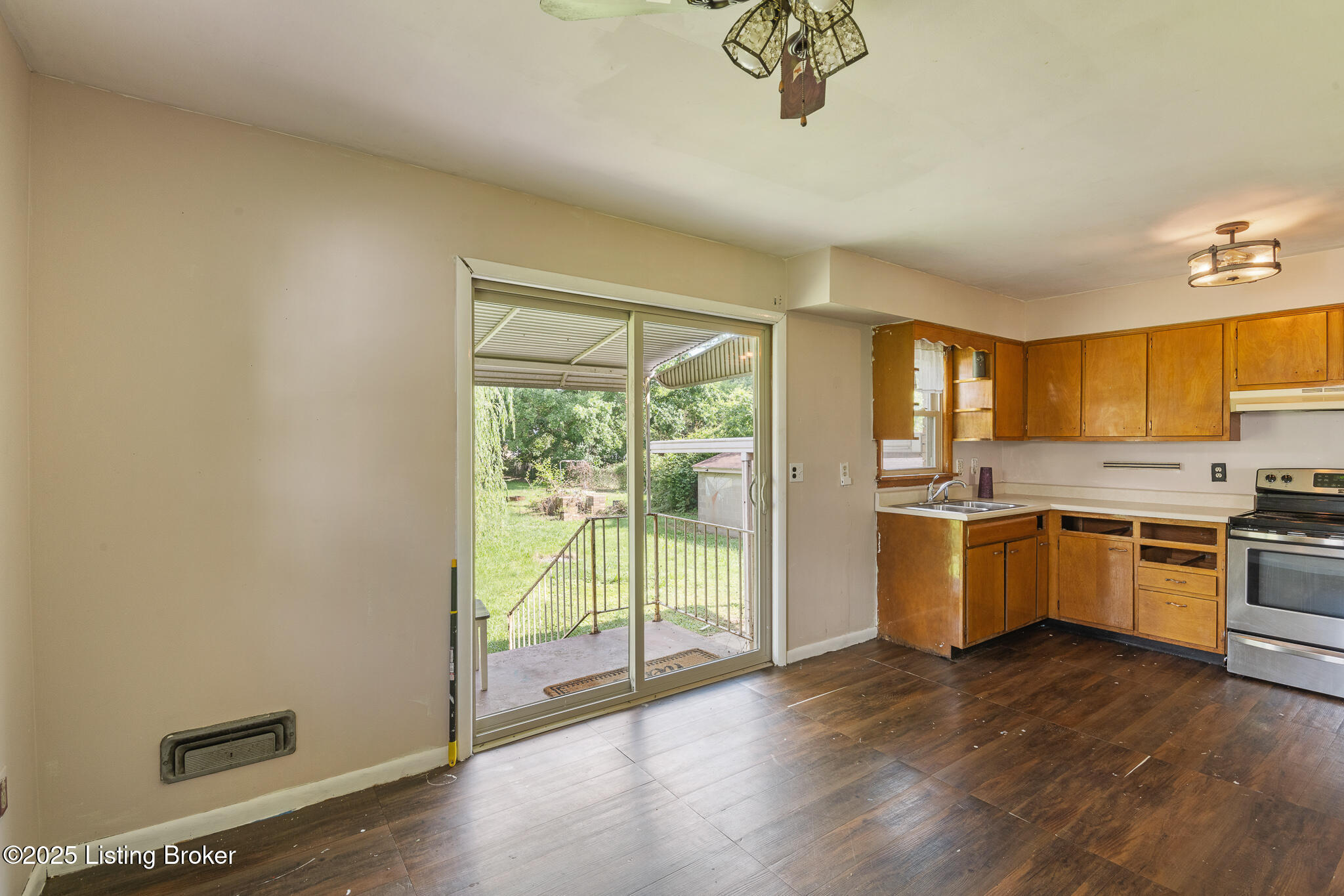 1256 Springdale Dr, Louisville, Kentucky image 10