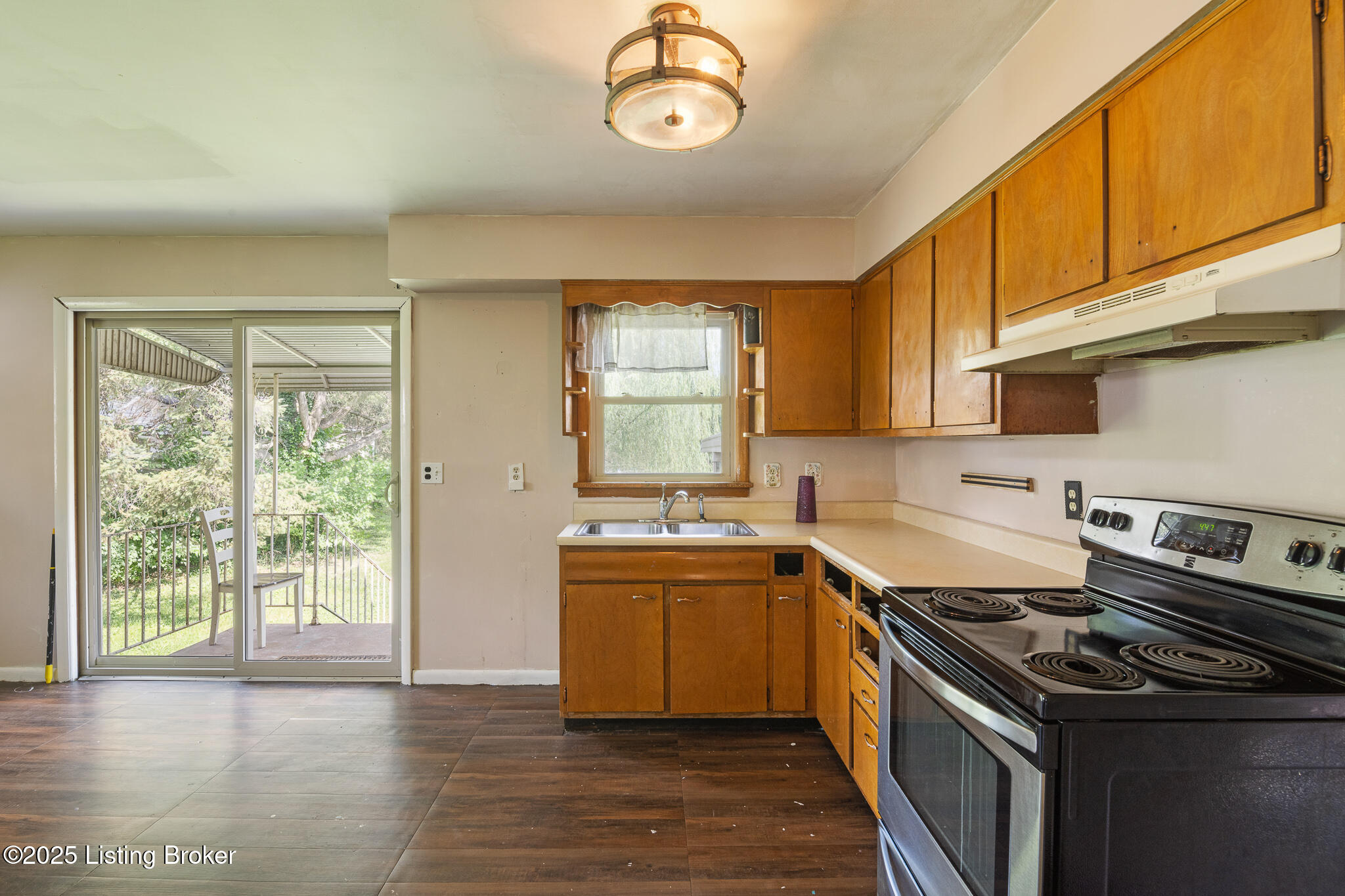 1256 Springdale Dr, Louisville, Kentucky image 13