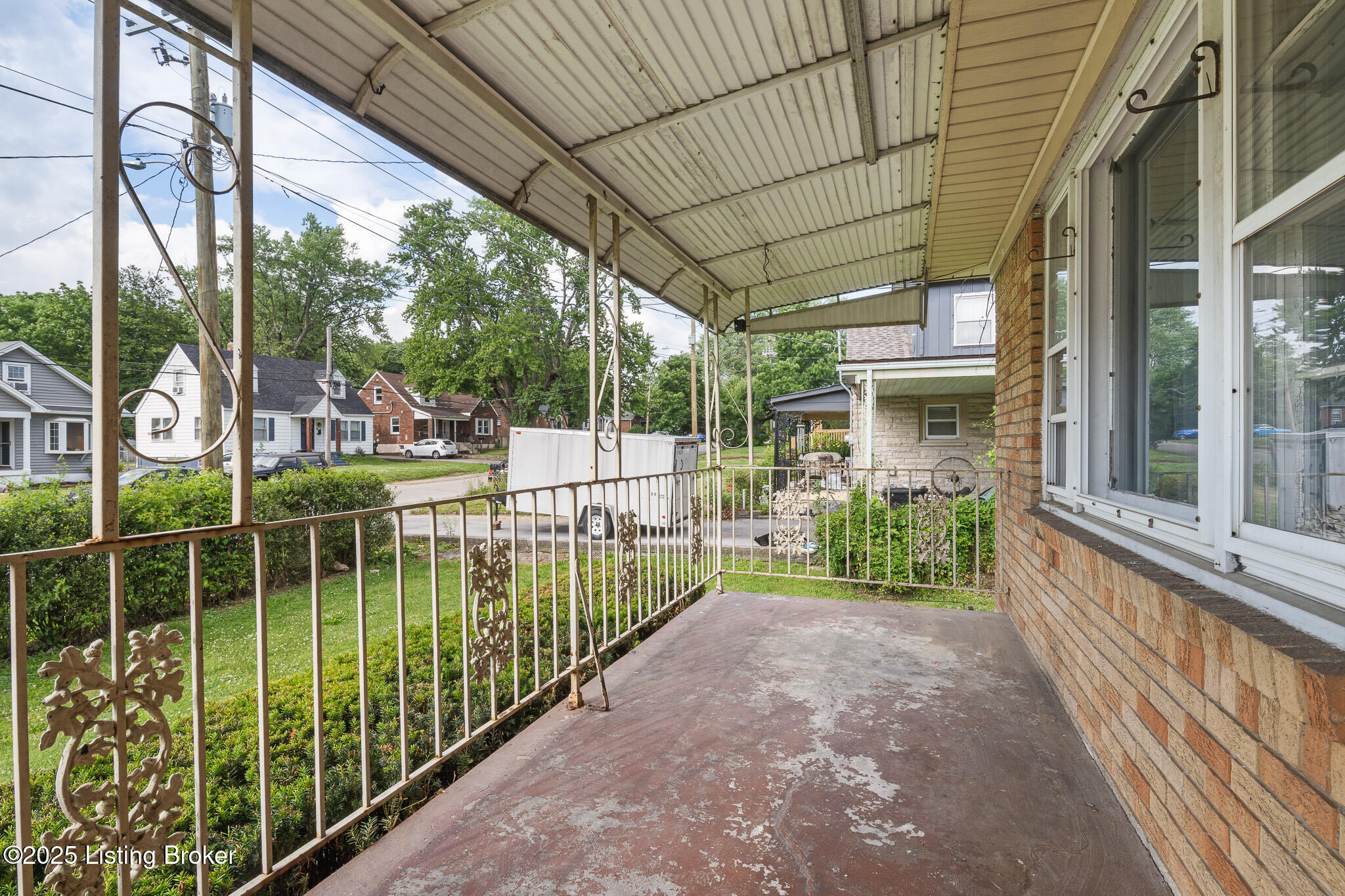 1256 Springdale Dr, Louisville, Kentucky image 3