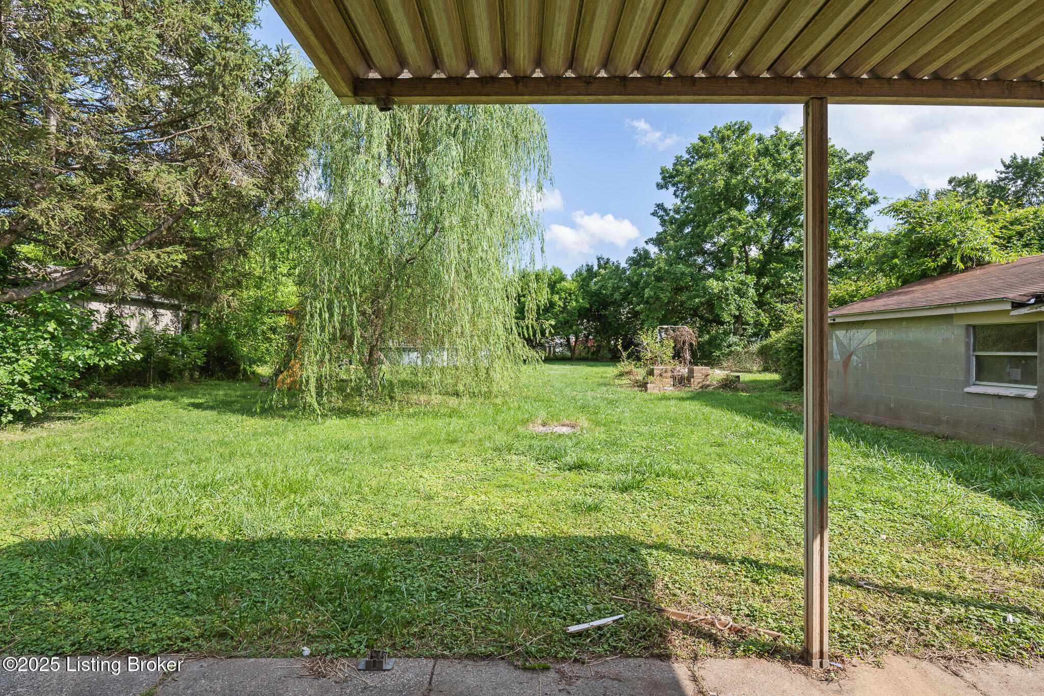 1256 Springdale Dr, Louisville, Kentucky image 32
