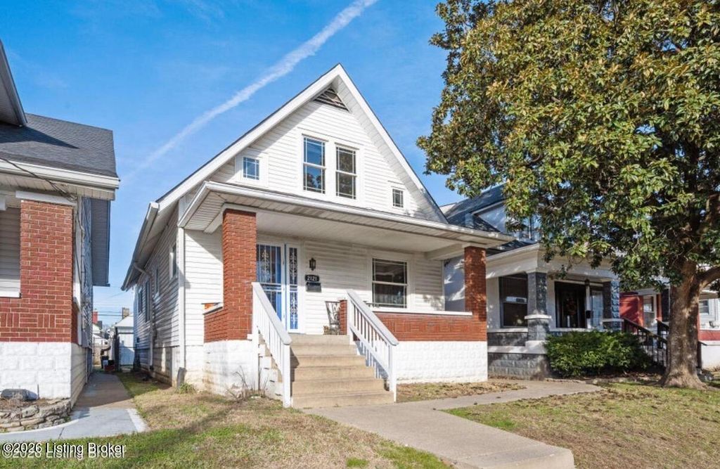 Photo of 2121 W Oak St, Louisville, KY 40210 (MLS # 1712162)