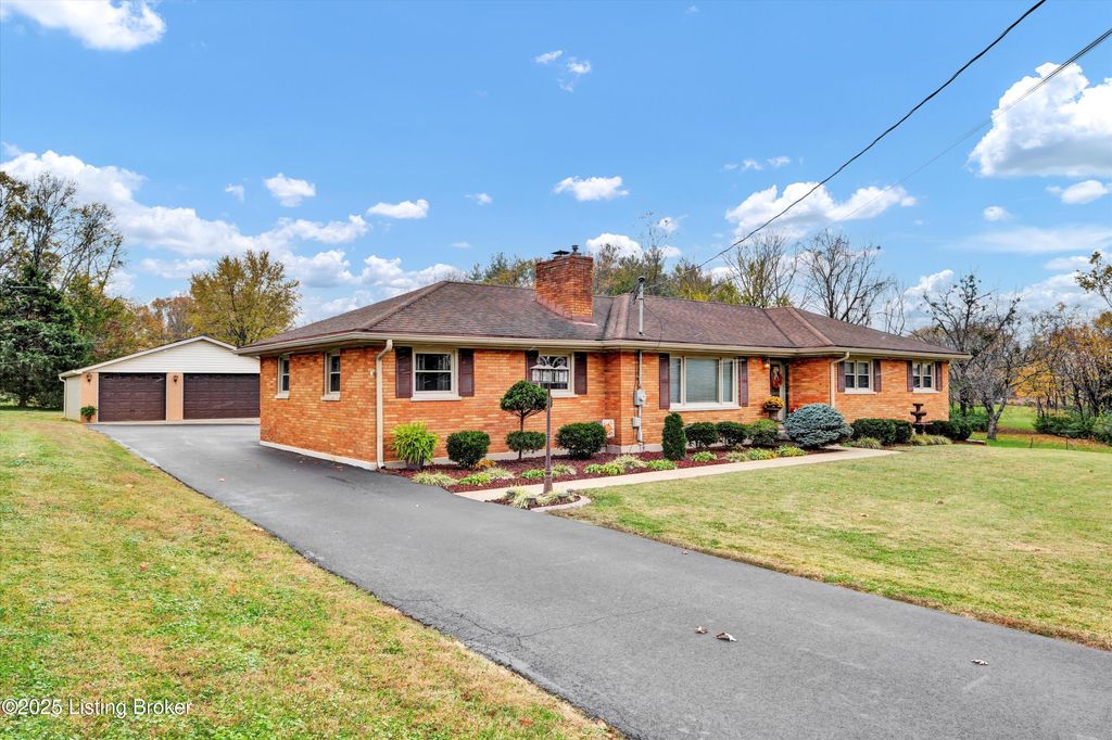 Photo of 6706 Concord Hill Rd, Louisville, KY 40228 (MLS # 1713017)