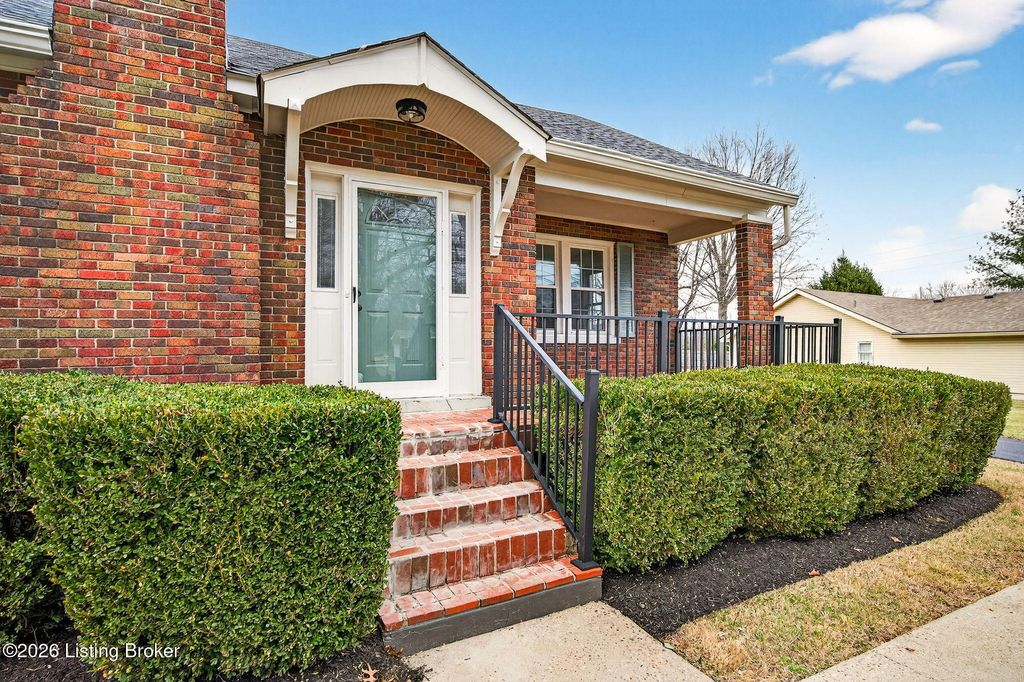 Photo of 10117 Whipps Mill Rd, Louisville, KY 40223 (MLS # 1712672)