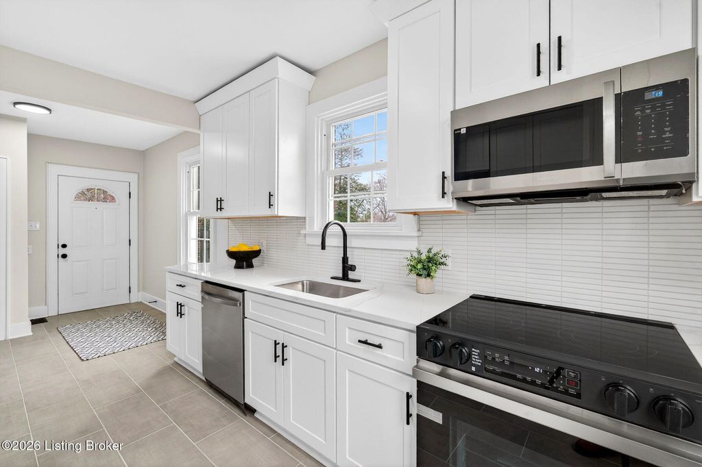 Photo of 10117 Whipps Mill Rd, Louisville, KY 40223 (MLS # 1712672)