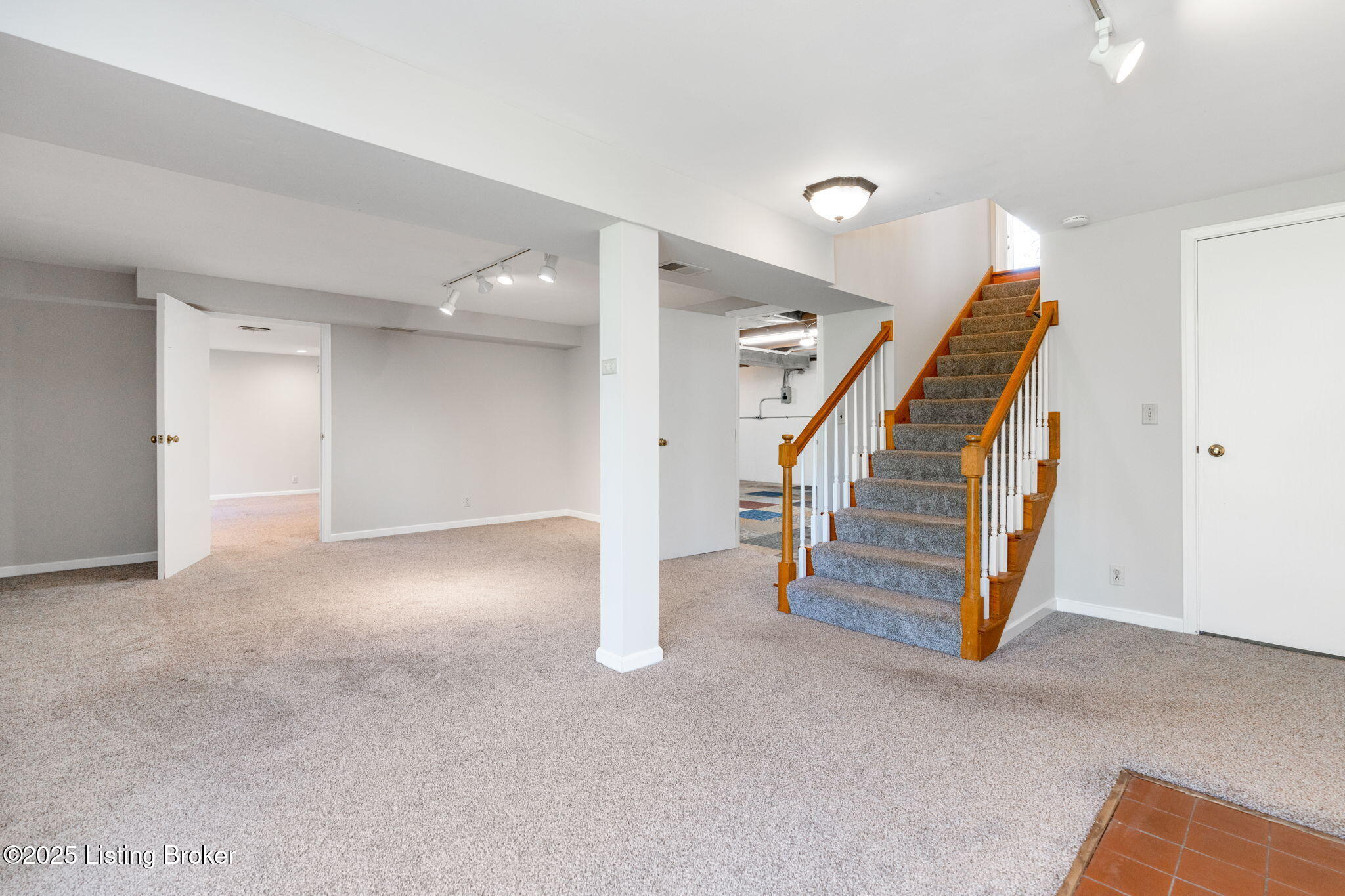 946 Burning Springs Cir, Louisville, Kentucky image 43