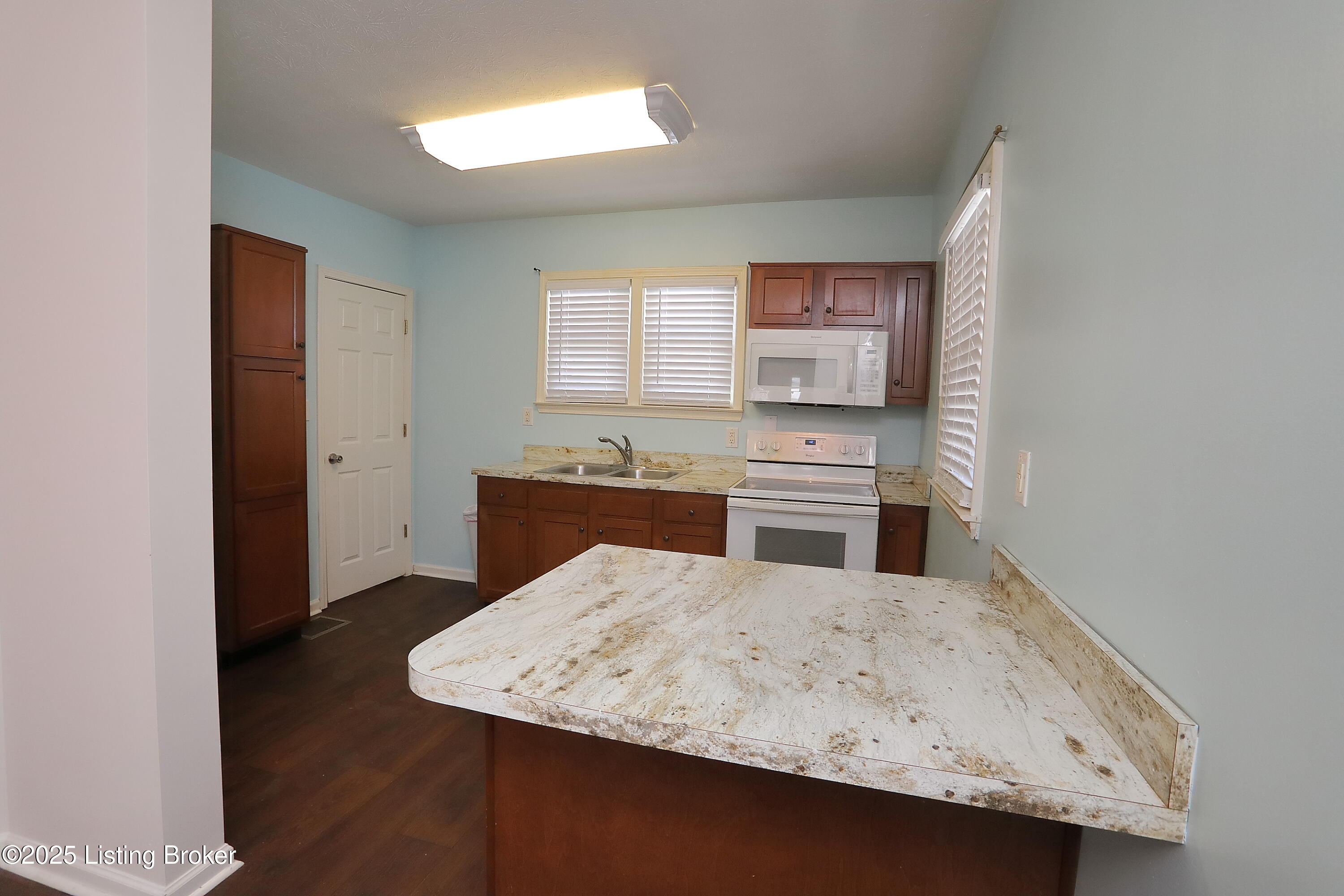 2502 Concord Dr, Louisville, Kentucky image 13