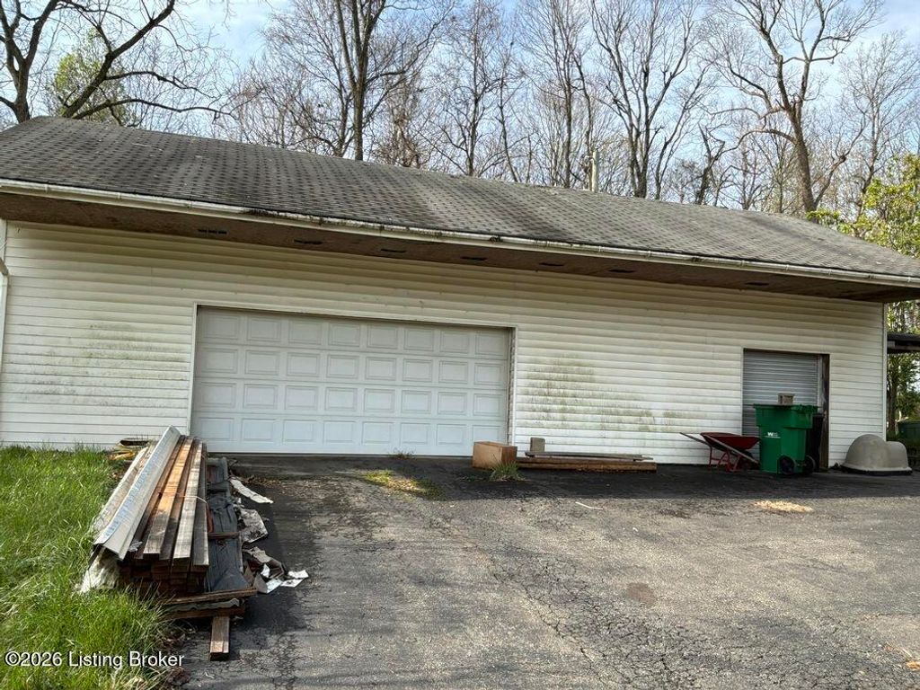 Photo of 134 Meadowview Dr, Elizabethtown, KY 42701 (MLS # 1714223)