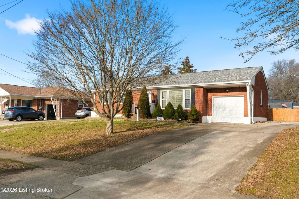 Photo of 1917 Taffeta Dr, Louisville, KY 40272 (MLS # 1706594)