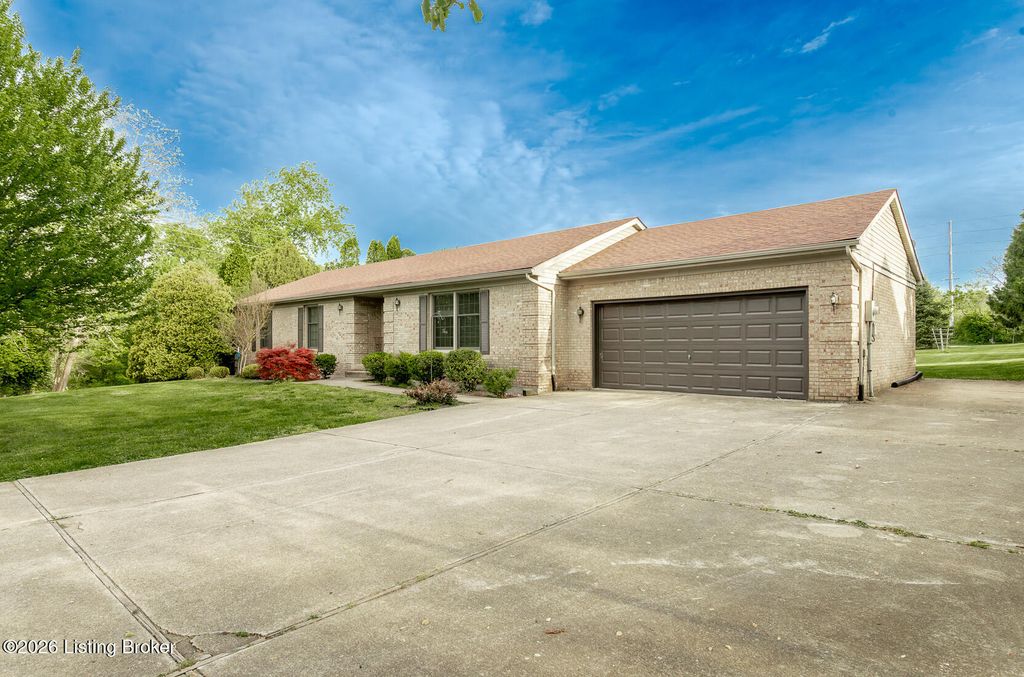 Photo of 434 Colt Run Rd, Simpsonville, KY 40067 (MLS # 1714521)