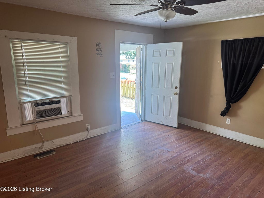 Photo of 1532 S 30th St, Louisville, KY 40211 (MLS # 1731582)