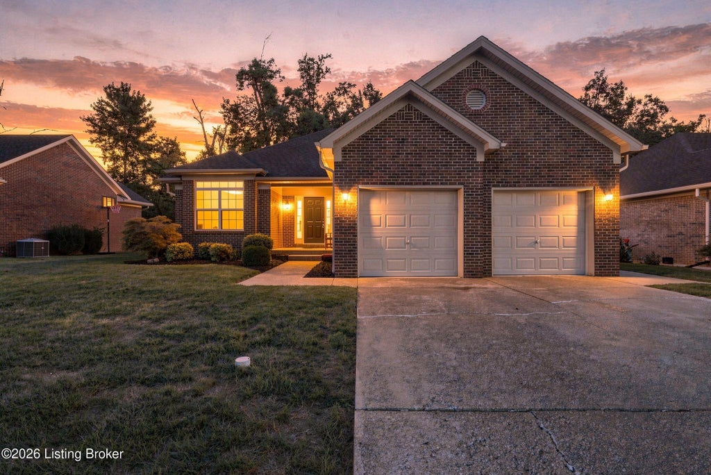 Photo of 332 Reserves Blvd, Shepherdsville, KY 40165 (MLS # 1729556)
