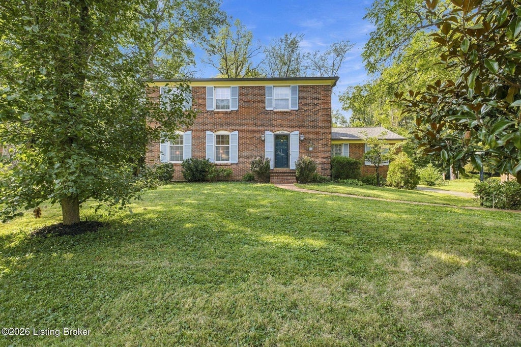 Photo of 2324 Thornhill Rd, Louisville, KY 40222 (MLS # 1730100)