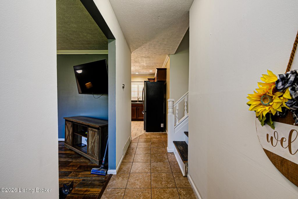 Photo of 108 Gloria Dr, Shelbyville, KY 40065 (MLS # 1712821)