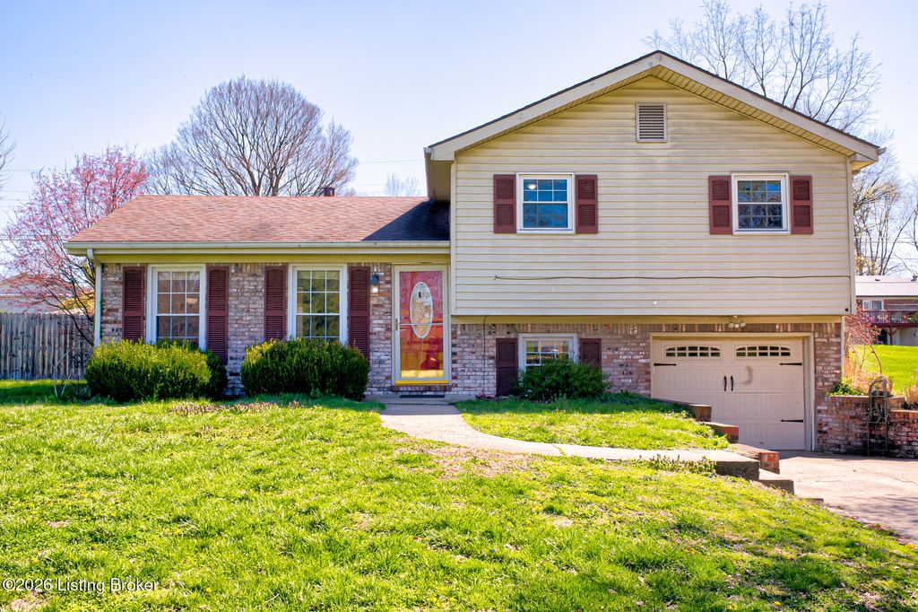 Photo of 108 Gloria Dr, Shelbyville, KY 40065 (MLS # 1712821)