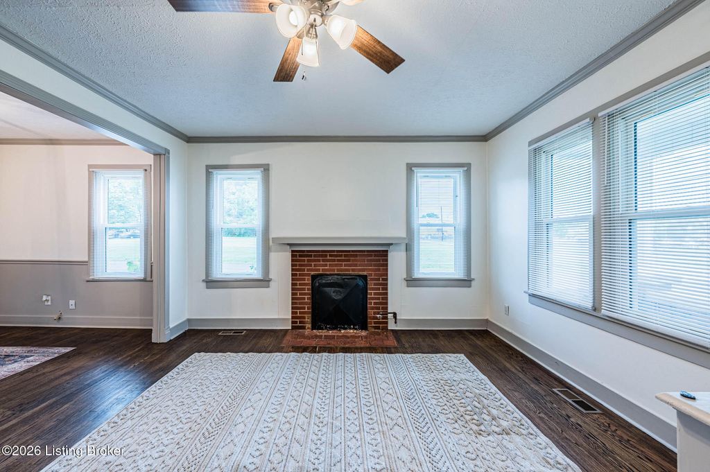 Photo of 303 E 4th St, Smiths Grove, KY 42171 (MLS # 1716011)