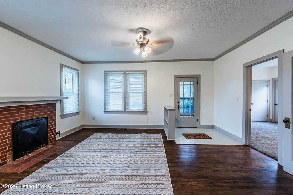 Photo of 303 E 4th St, Smiths Grove, KY 42171 (MLS # 1716011)