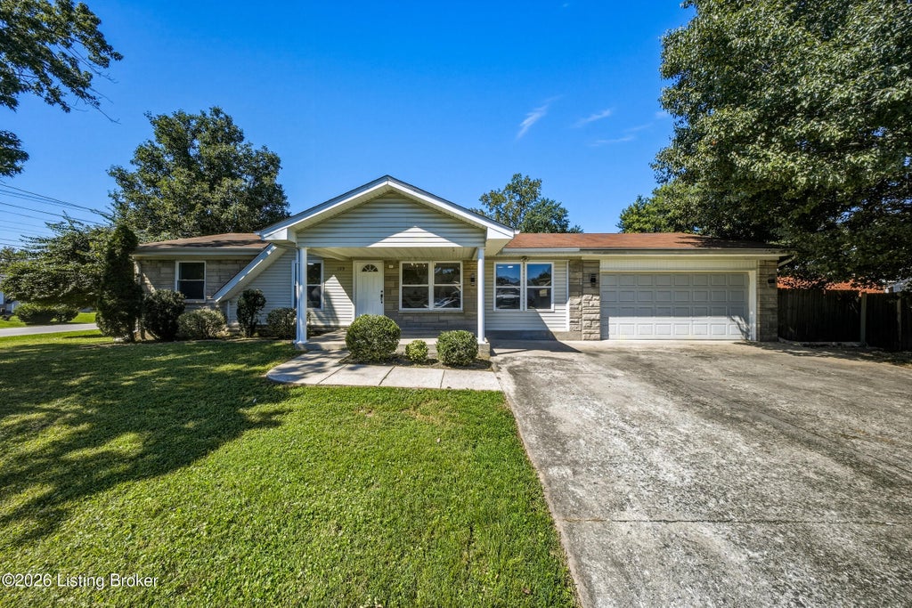 Photo of 109 N Circlecrest Dr, Louisville, KY 40229 (MLS # 1727730)