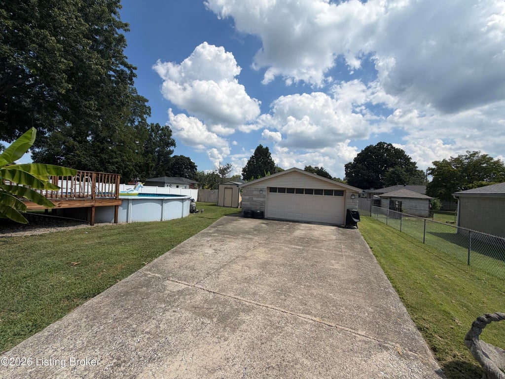 Photo of 7707 Columbine Dr, Louisville, KY 40258 (MLS # 1727697)