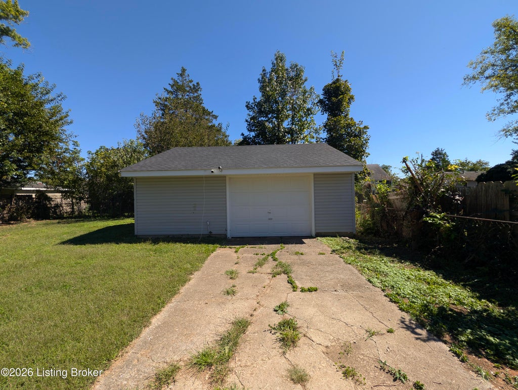 Photo of 13011 Ashlawn Dr, Louisville, KY 40272 (MLS # 1730461)