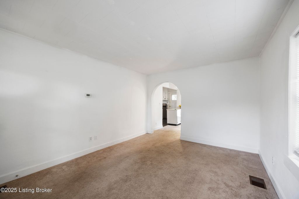 Photo of 1125 W Whitney Ave, Louisville, KY 40215 (MLS # 1710184)