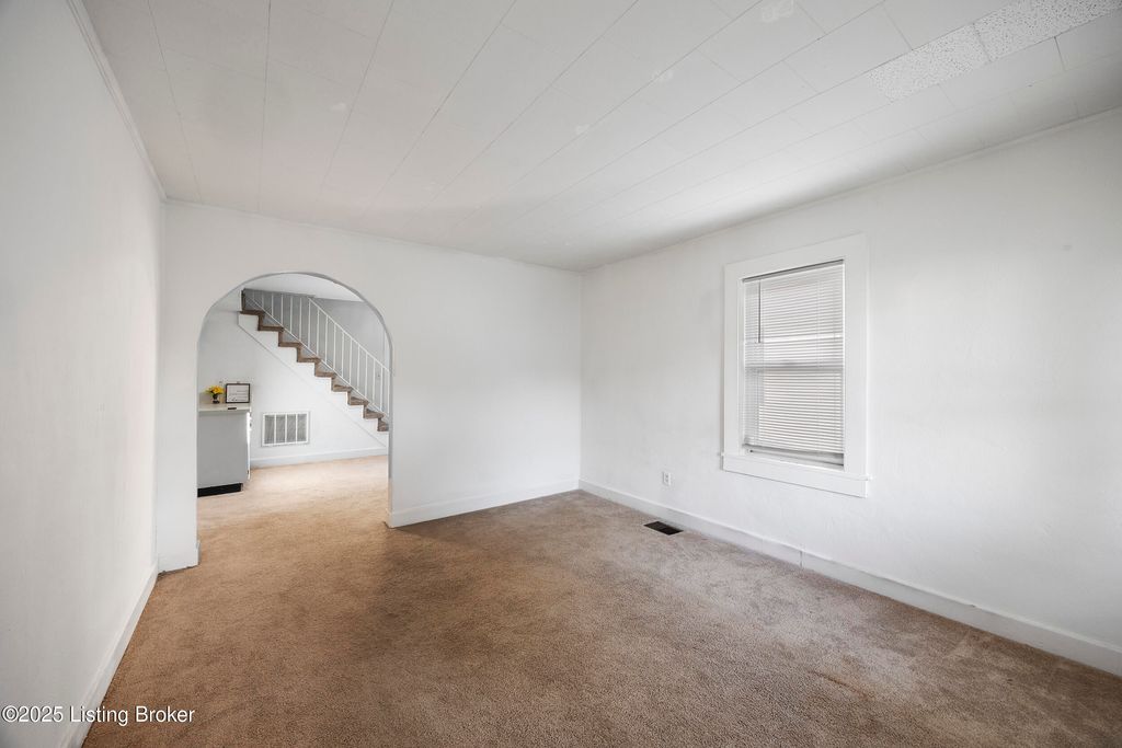 Photo of 1125 W Whitney Ave, Louisville, KY 40215 (MLS # 1710184)