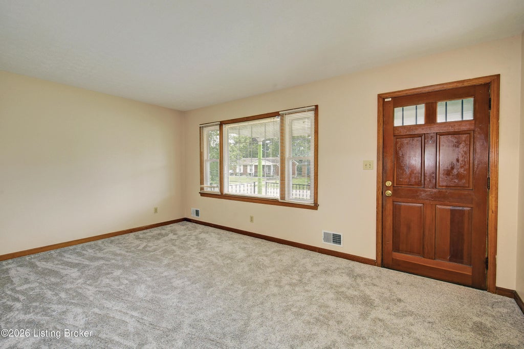 Photo of 4415 Sunflower Ave, Louisville, KY 40216 (MLS # 1726949)