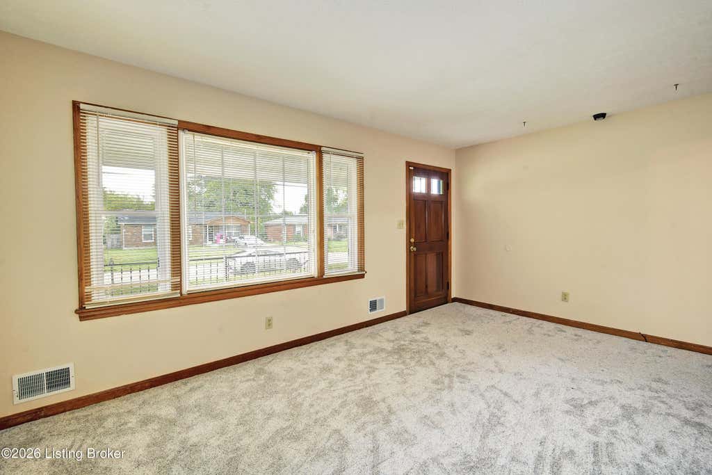 Photo of 4415 Sunflower Ave, Louisville, KY 40216 (MLS # 1726949)